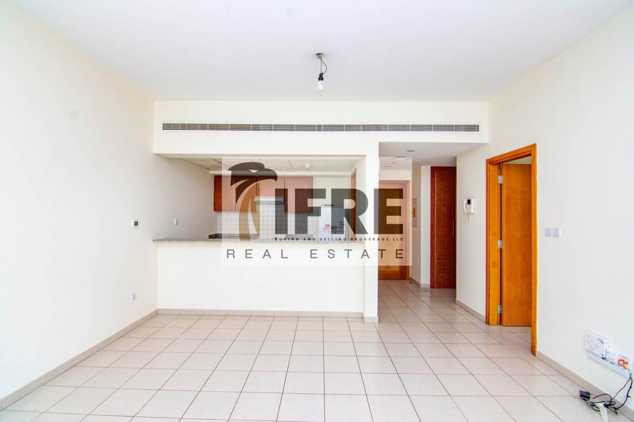 Prime Location || Well Maintained || Chiller Free