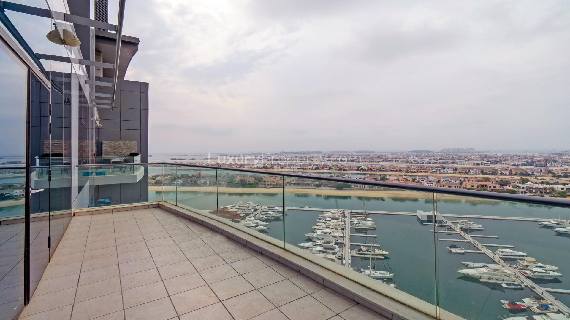 Top Floor I Sea and Sunset Views I Large Balcony