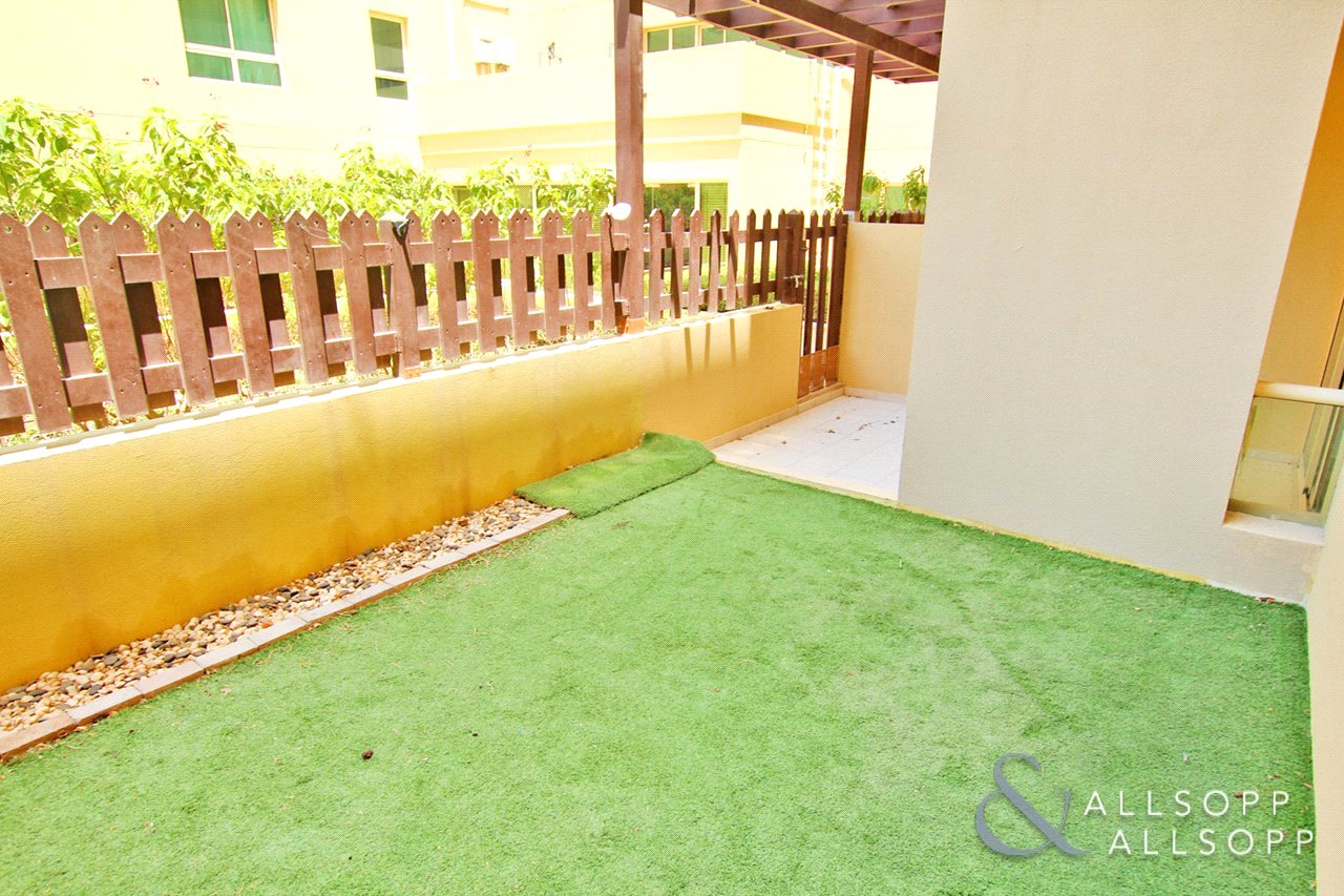 Private Courtyard | Direct Pool Access