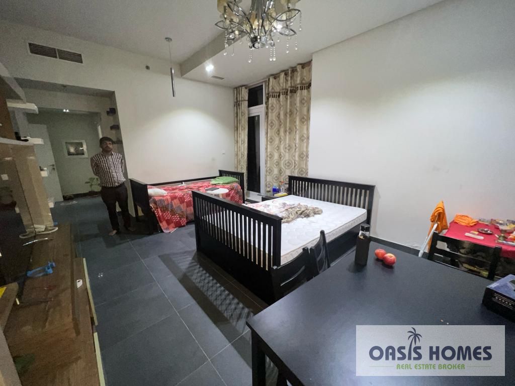 1BHK MOST DEMANDING BUILDING VACANT ON TRANSFER WITH ALL FACILITIES