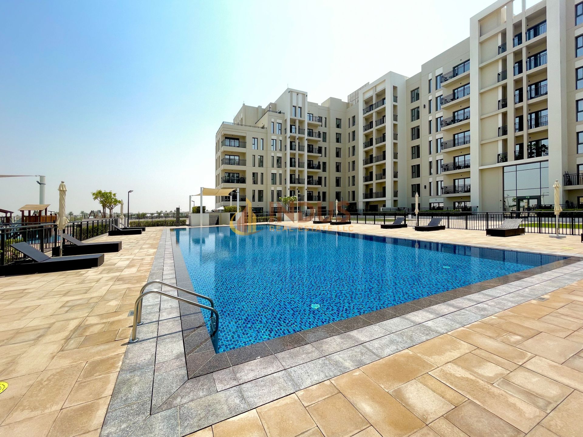 Available Now | Spacious 2 Bedrooms | Mid Floor
