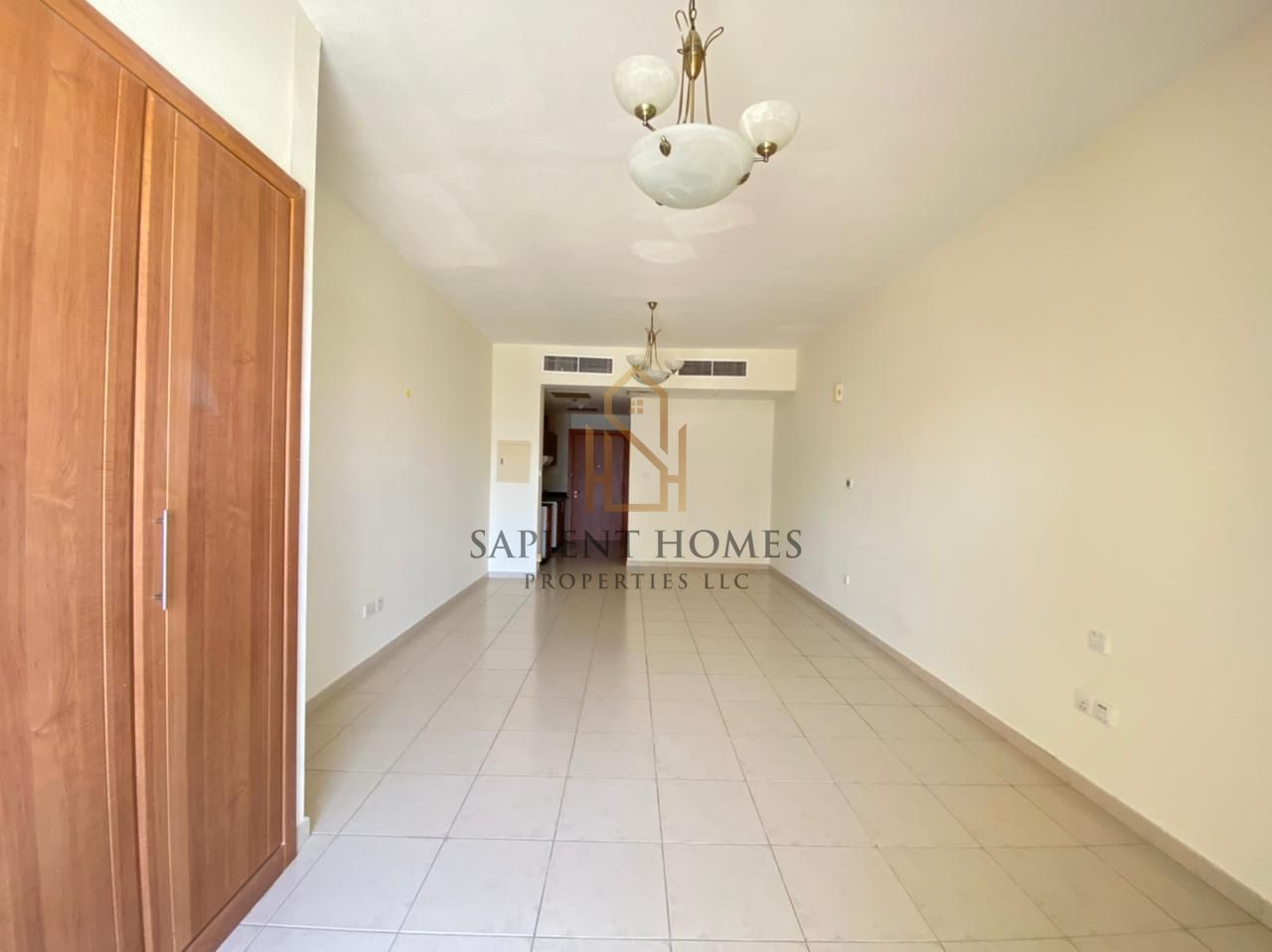 Investor Deal ! Huge Studio w/ Balcony ! Rented