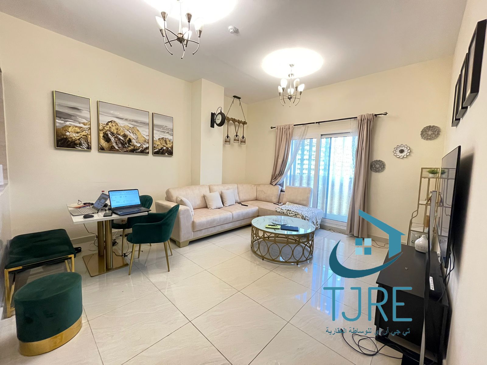WELL MAINTAINED | PRIME LOCATION |SPACIOUS LAY-OU