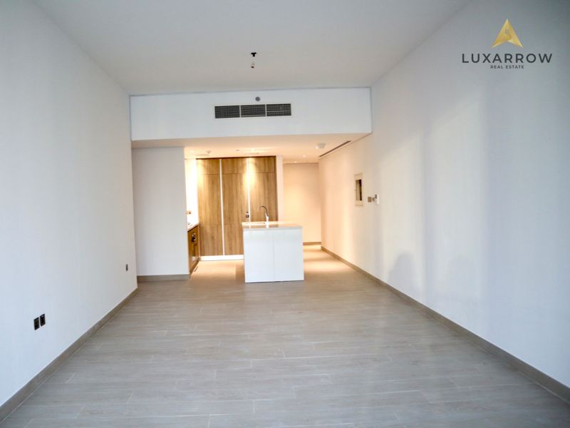 Exclusive Stunning Full Marina with a Study Room