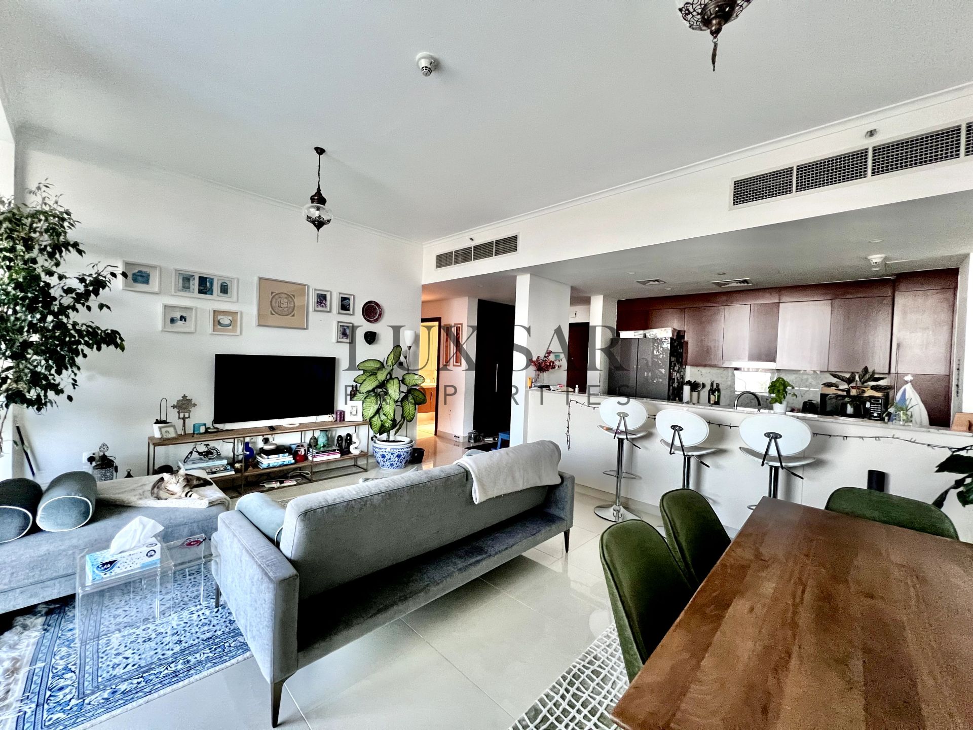 2 Bedrooms Beautiful Apartment for Sale