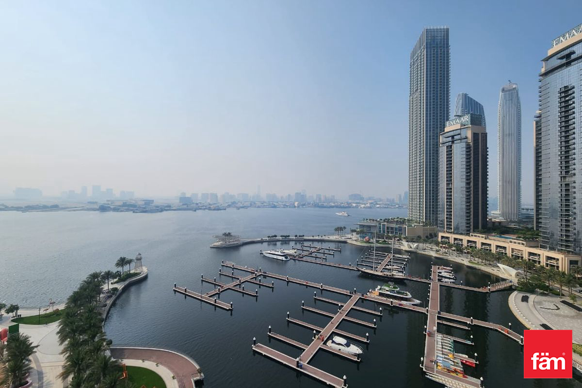 Vacant I Creek Marina & skyline view I Big layout