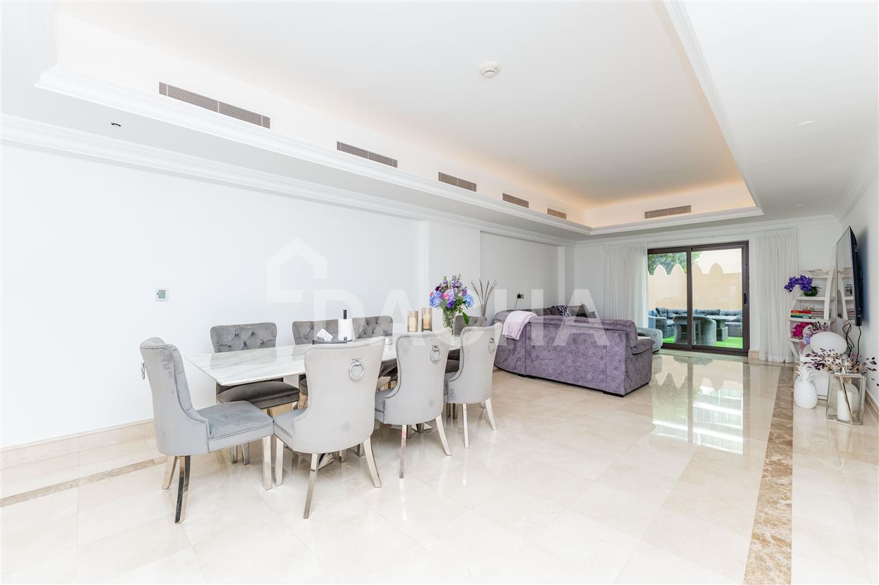 NEW TO MARKET: Townhouse / Plunge Pool / VOT