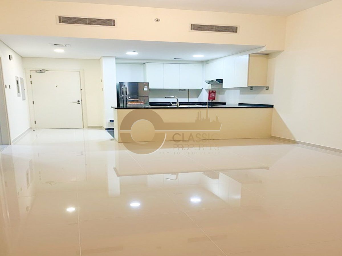 Large 1BHK | Vacant Fitted Kitchen | Golf View