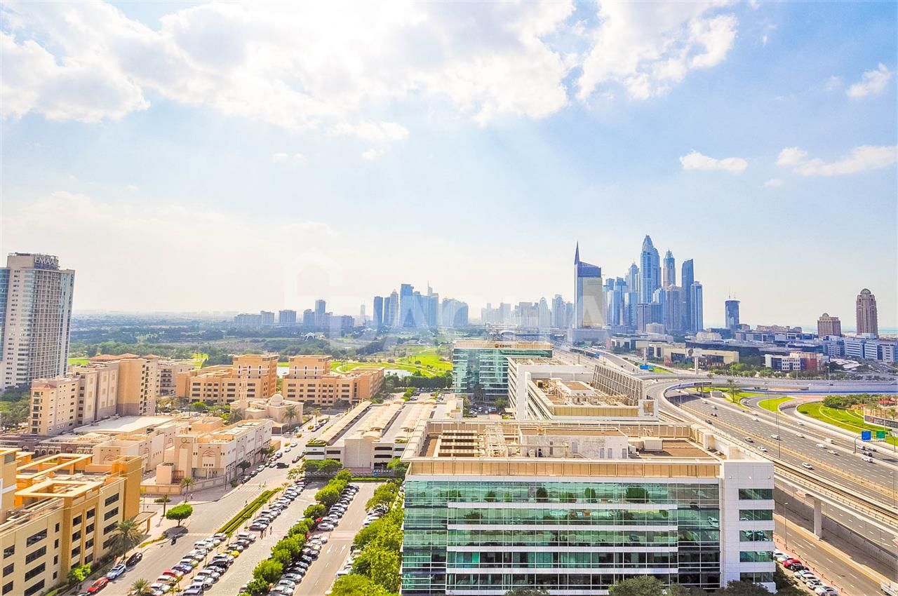 Luxurious / Marina Skyline Views / Vacant Now