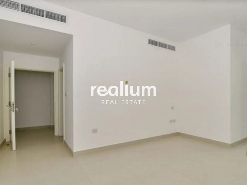 Huge Lay Out Motivated Seller Excellent Investment