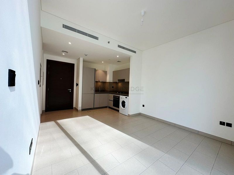 High Floor | Community View | Vacant with Balcony