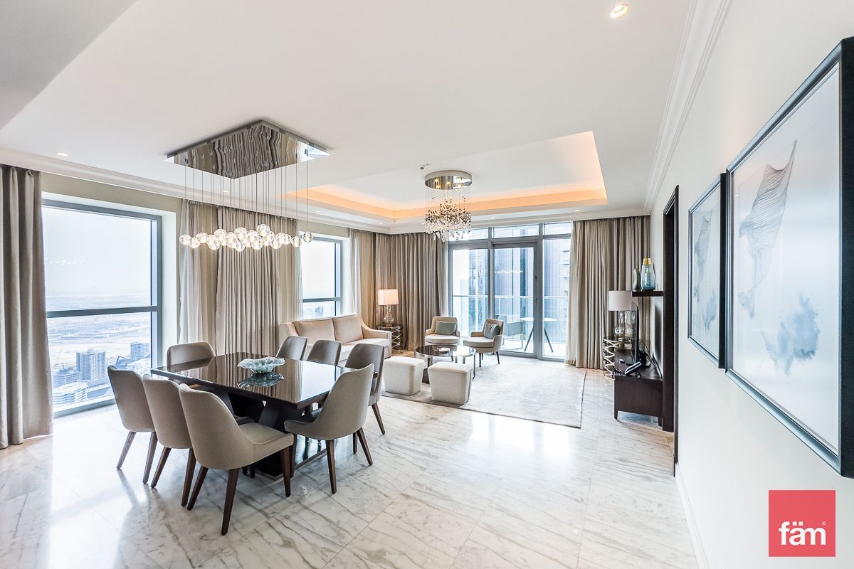 BURJ SKYLINE CANAL VIEW CORNER HIGHFLOOR